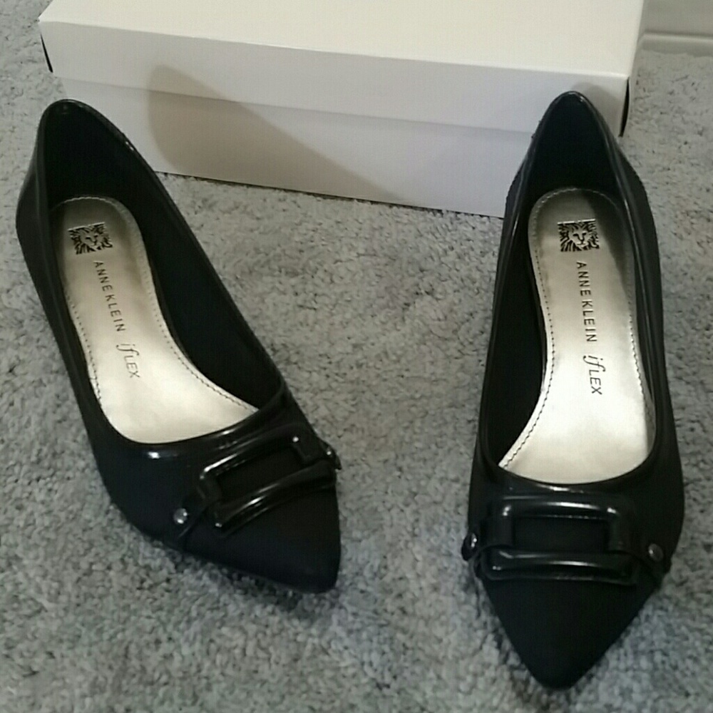 Anne Klein low heels size 8